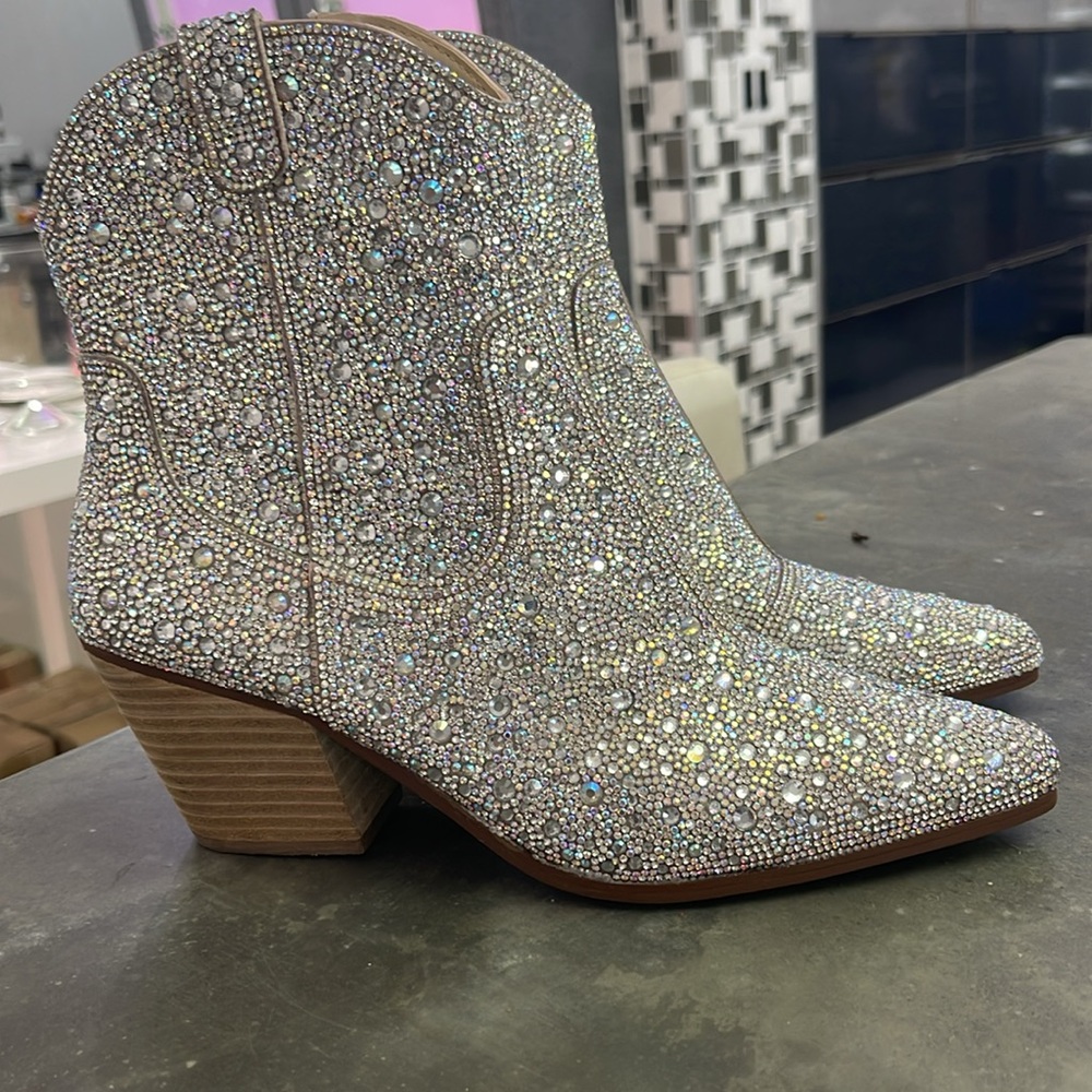 Betsey Johnson nwt diva glass stone rhinestone cowboy booties size 8 new